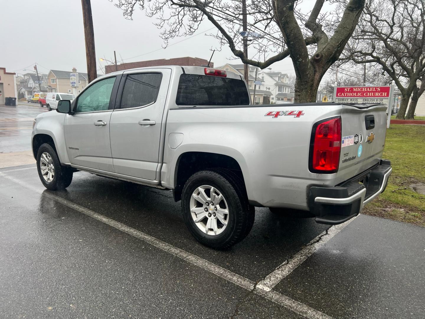 2015 SILVER /Gray Chevrolet Colorado LT CREW CAB 4WD Short Box (1GCGTBE36F1) with an 3.6L V6 DOHC 24V GAS engine, 6 SPEED AUTOMATIC transmission, located at 1018 Brunswick Ave, Trenton, NJ, 08638, (609) 989-0900, 40.240086, -74.748085 - Photo#3